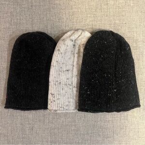 Set of 3 Madewell Donegal Kent Beanie in Coziest Yarn Gray Cream Red Speckle